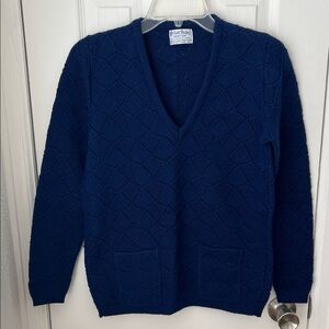 British Vogue Wintuk Sweater - 100% Acrylic